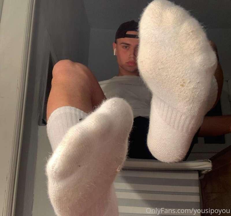 For the feet and whit socks lovers 😍😈 Tell me your secret de..