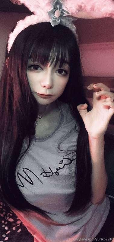 I cant get in my social media cause they think im fake or ro..