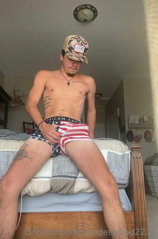 So hot and HUGE 🥵🥵🥵 Go sub to my bro @dylof so so hot. Check..