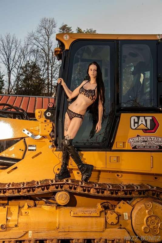 🌻I absolutely love this set. This is my uncle's and he had i..