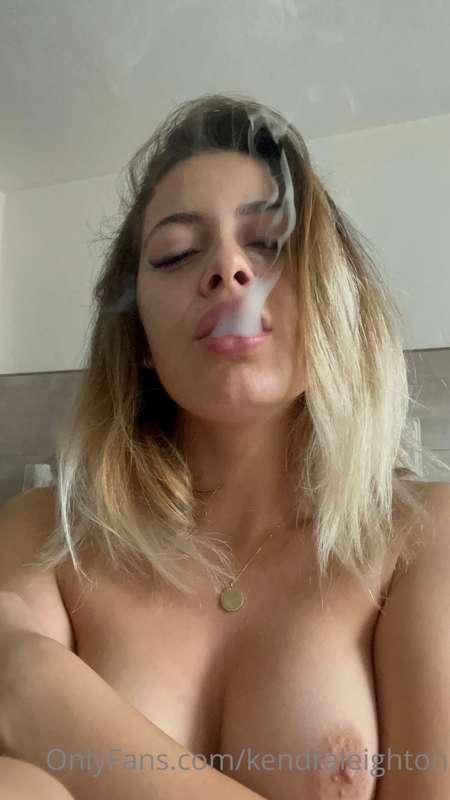 smoking hot 🔥