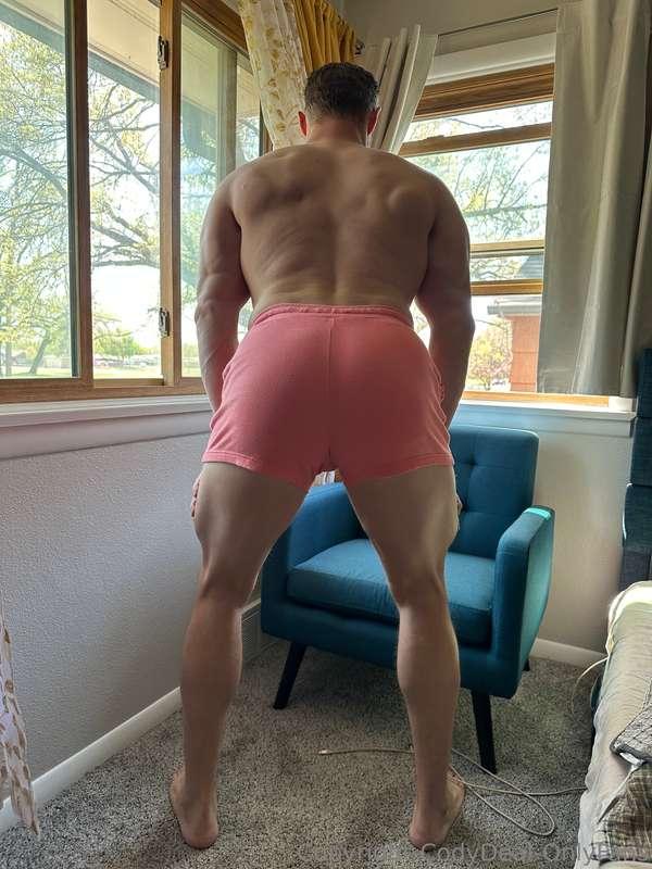 Swipe to remove the shorts 🩳😉 and see daddy’s bare cakes 🎂 
