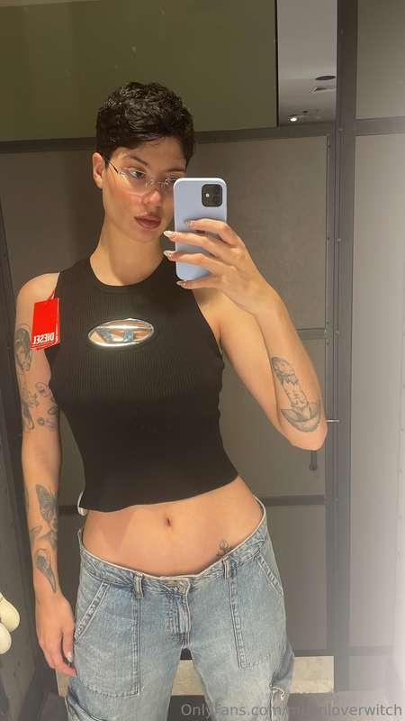 Hey loves, can u help me buying this top? I will send you a ..