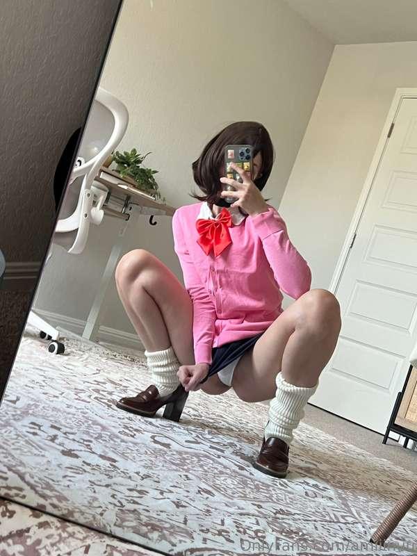 Wanna see momo touch herself in the mirror for you? (Check u..