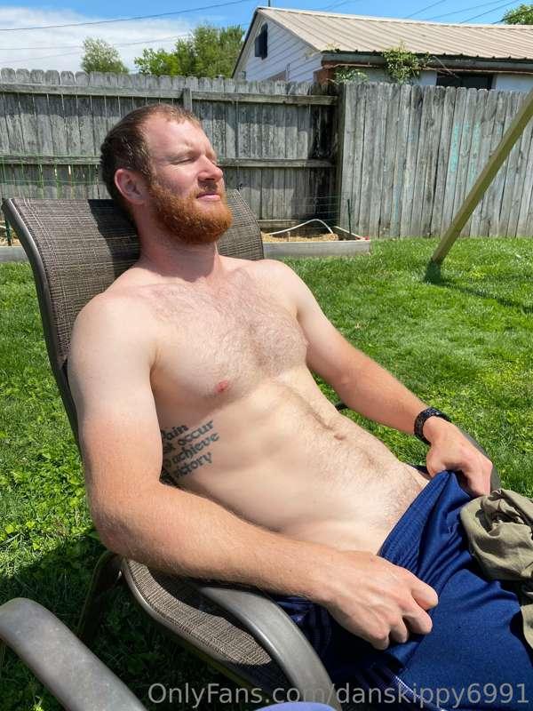 Trying to even out my farmer 👨‍🌾 tan