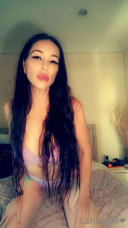 Today the sun is out and it's hot 💜 so naturally I'm in biki..