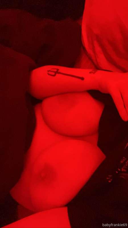 i live in red lights sorry 👼🏻😍