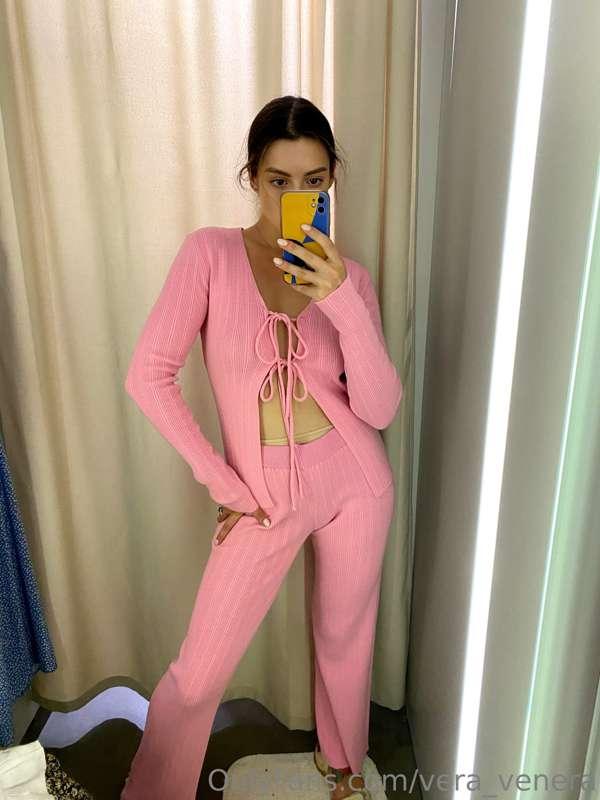 Maybe I need to add some pink to my wardrobe💕
take or leave?