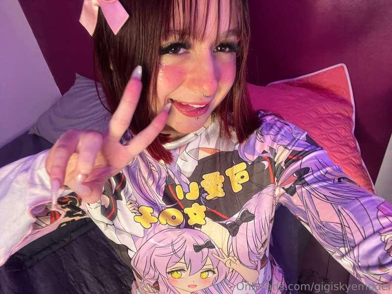 Which is ur favorite pose to do in pics? Mine is ✌️because I..