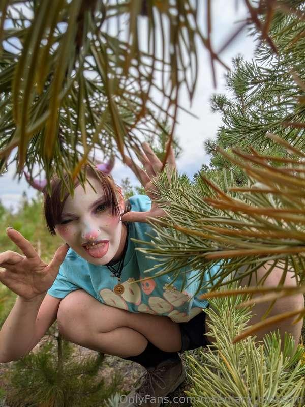 You found your favorite horny clown out in the woods 🤭