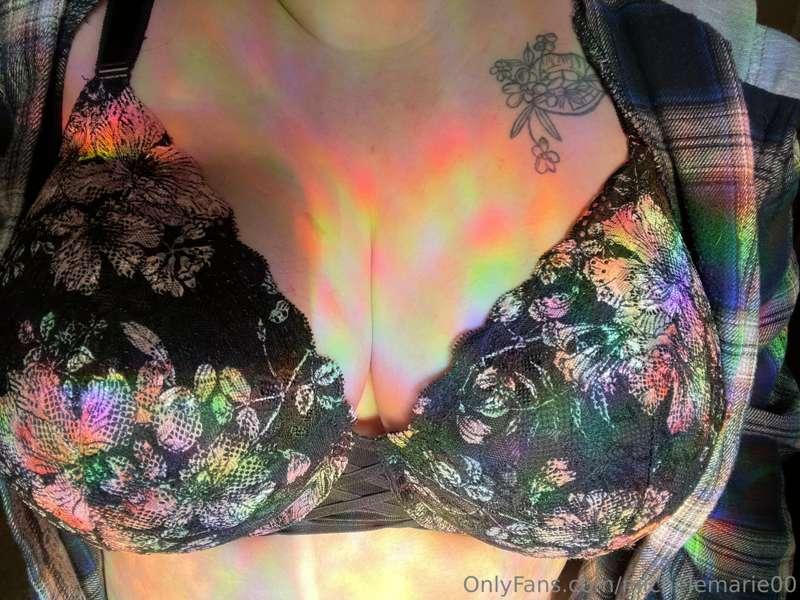 Flash Sale coming later today💋 Be ready babes, pics, AND vid..