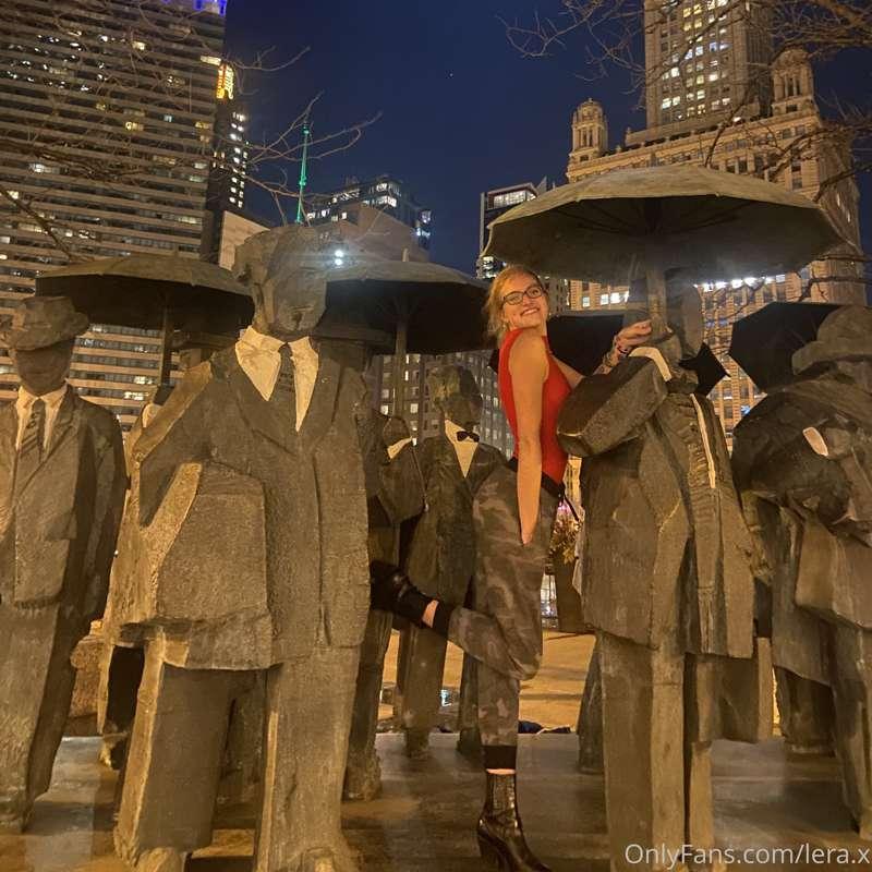 Had a fun walk around the city!! 
The Gentleman Statues! ☂ 🌂..