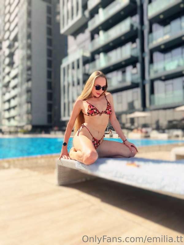 Honey😘 I'm feeling so hot in this swimsuit, don't you think?..