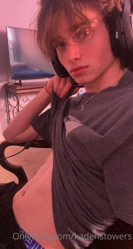 wanna come over and help me out with this? 😏 check ur DMs 😈