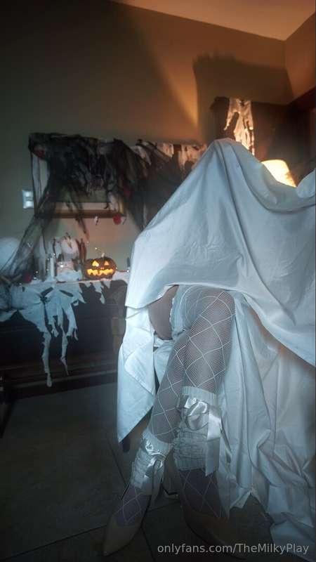 WARNING: THIS ACCOUNT HAS BEEN POSSESSED BY A GHOST...BUT WH..