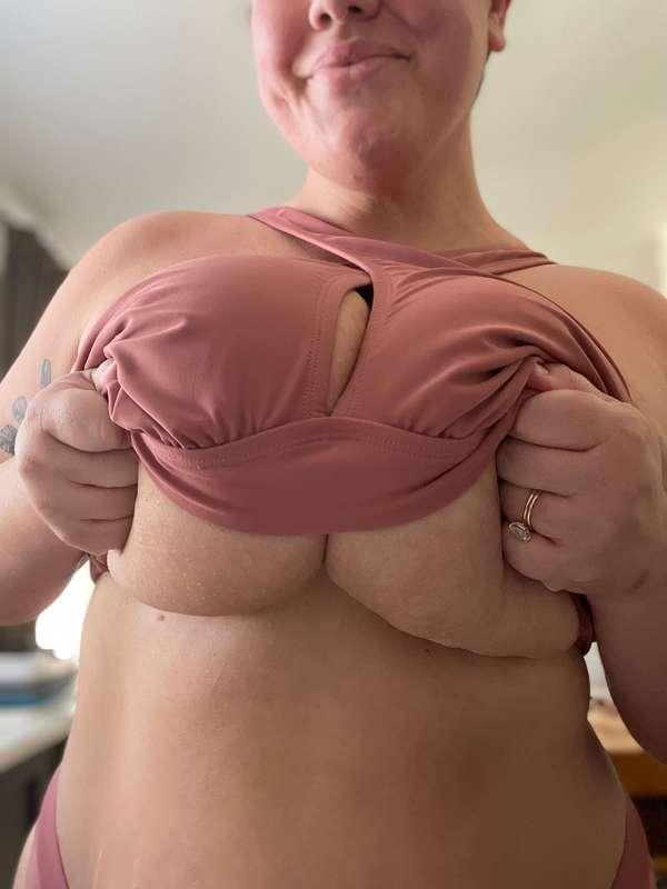 It’s almost Friday which calls for a little titty celebratio..