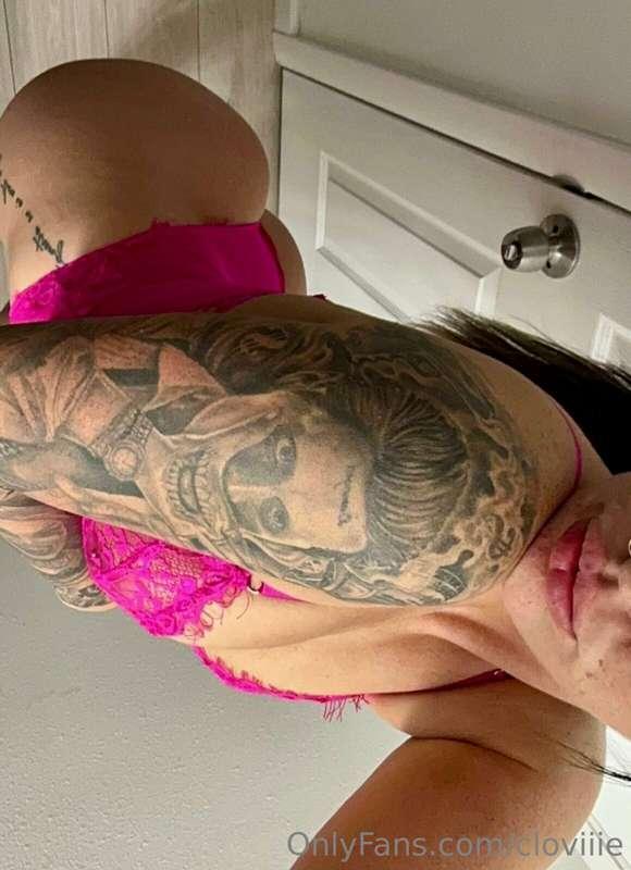 Who wants to see more of this sexy piece? 🥵😍 
Sent out in PP..