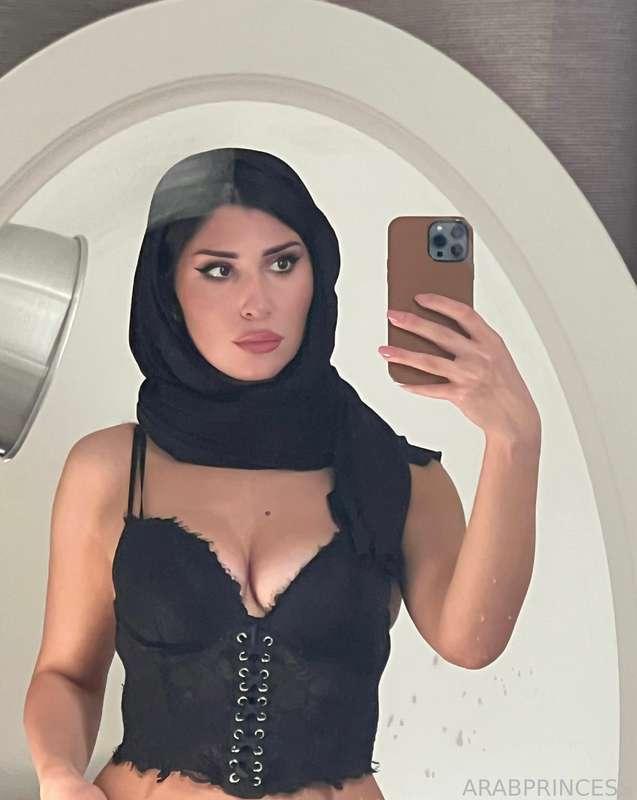 I can’t go near mirror without taking a selfie🤭 Does this lingerie suit me?🥰
#muslim #arab #hijab #lingerie #selfie #bigboobs
@DSBHB 