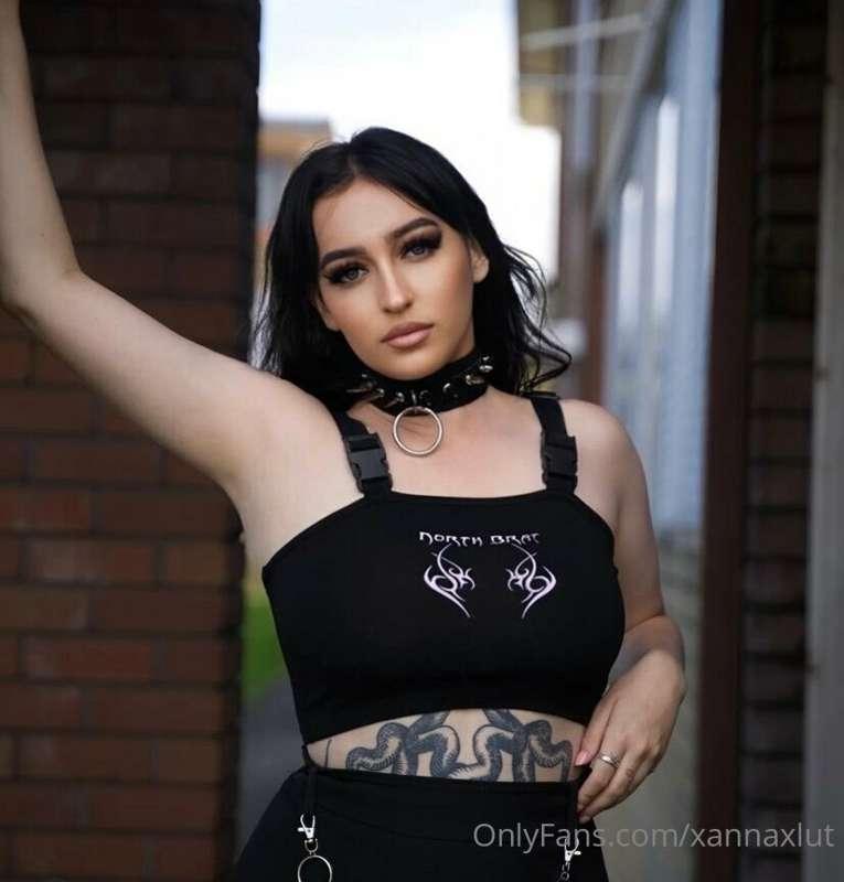 dope pics from my shoot for @killacaptues 🖤