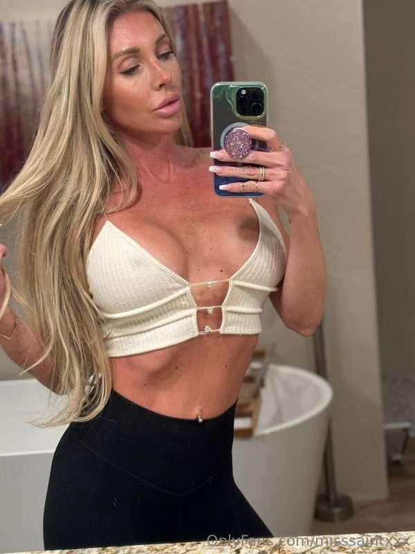 How much would you love for me to moan your name in a custom..