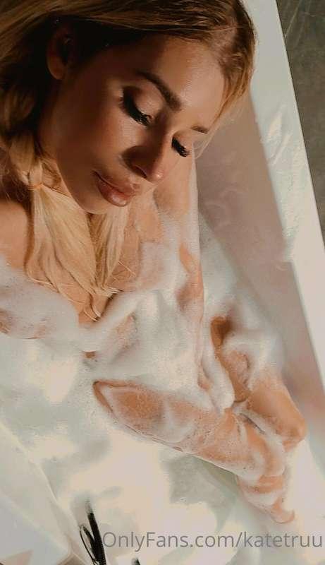 Join me and add some proteins to my bath 🛀💦🍆