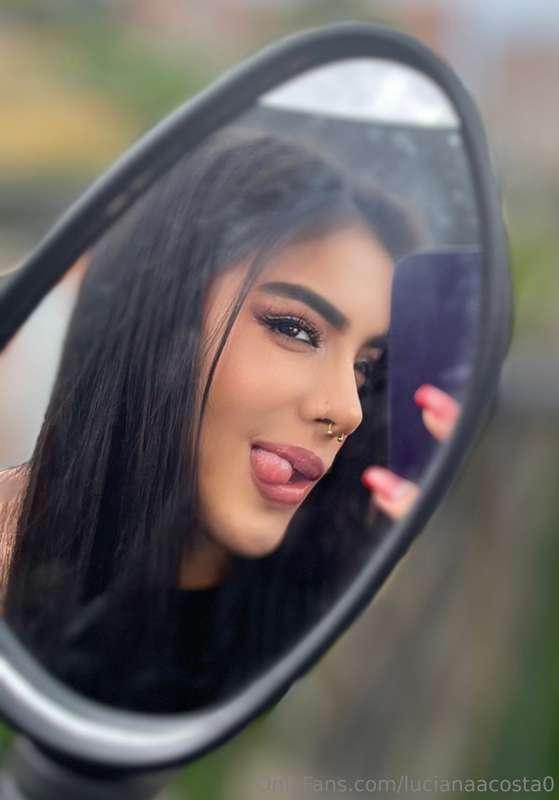 "Chic on the outside, wild on the inside 💃💄"