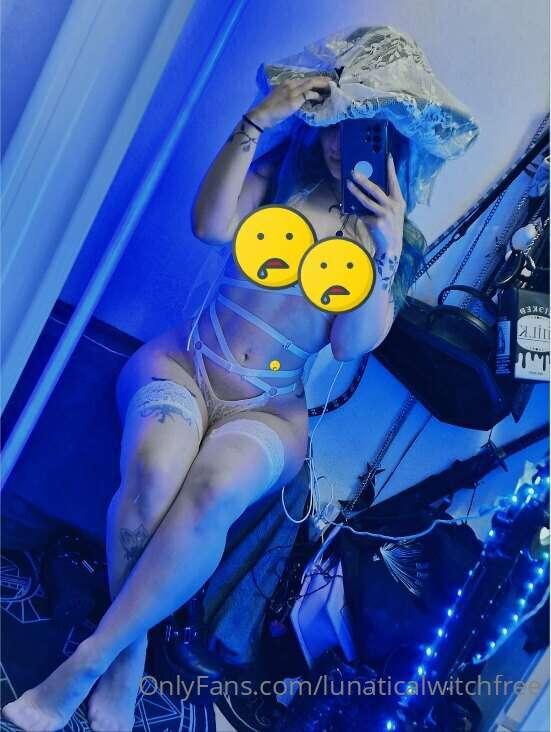 Even the preview was so hot that I had to hide the nipples 🤤..