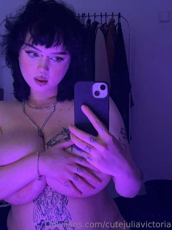 cutejuliavictoria main image