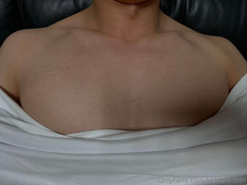 친구 집에서 술 먹고 가슴 자랑하기