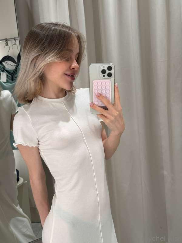 🌟⊹ · 𖧵 Do I look taller in this dress? ‧₊˚. : ໒ 🐥༉.