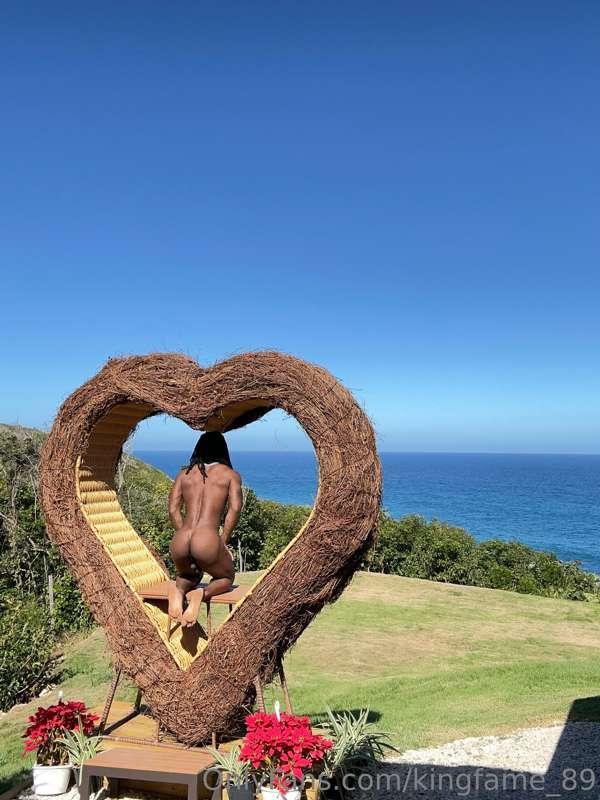 My balls trying to say hey 
Merry Christmas 🎄❤️