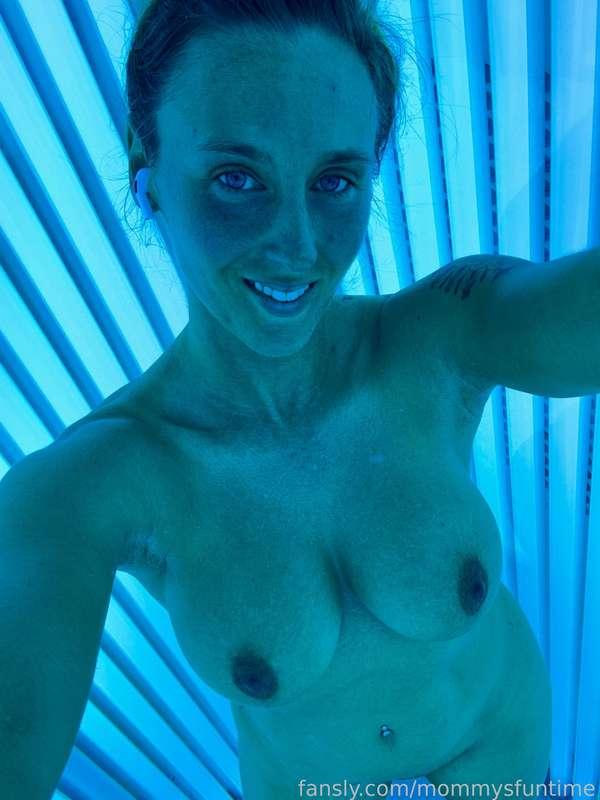 I hope you had a great weekend hot stuff 😘 #fyp #tanning #milf #fitmom #boobs #tits #blueeyes