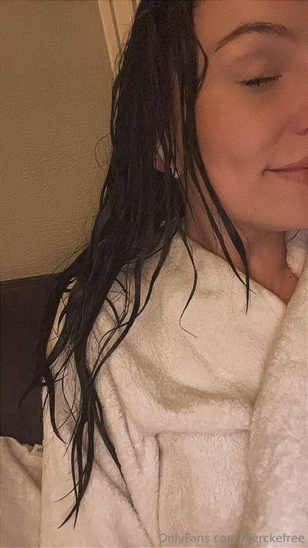 Always so happy when I’m wet💕👼🏼
Cum see why at @bjercke 💦🤭