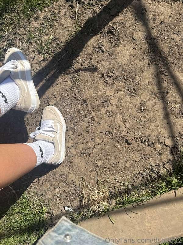 Is it too sunny for socks and trainers??Maybe I’ll just have..