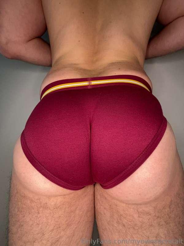 This ass needs a throne.