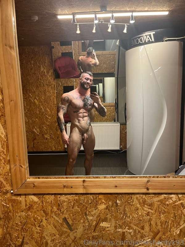 Post workout nudes 😜