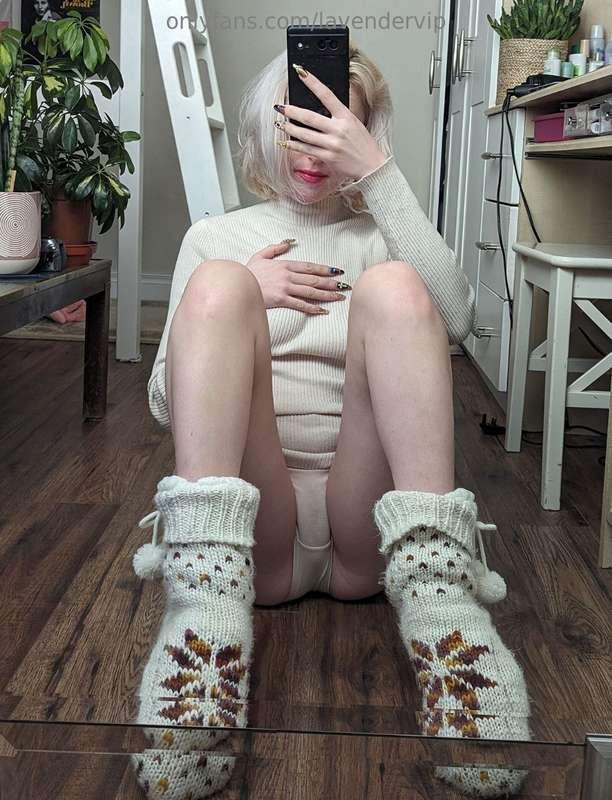 I'm so obsessed with these socks they keep my toes so toasty..