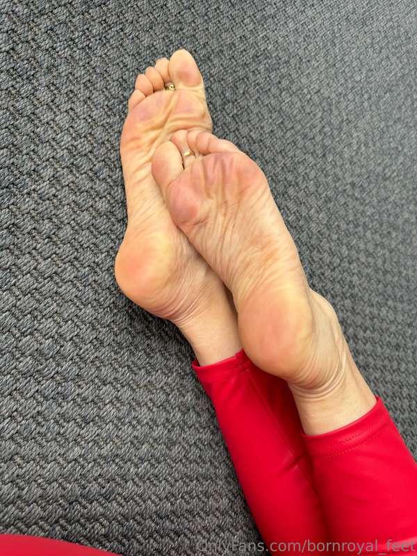 bornroyal_feet image #0