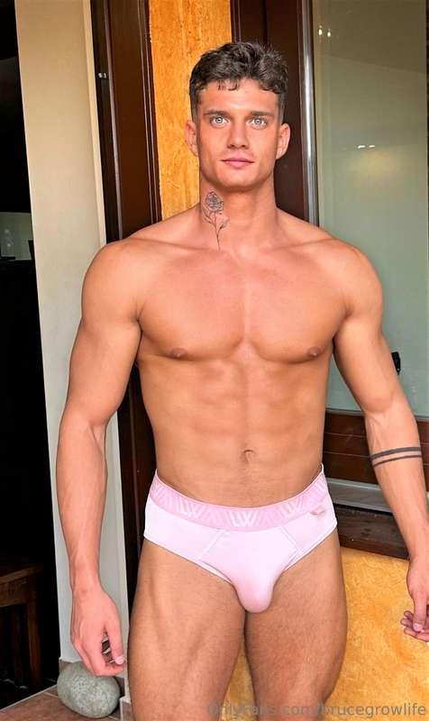 Your hands may be empty, but your imagination won’t be.🥵😈
