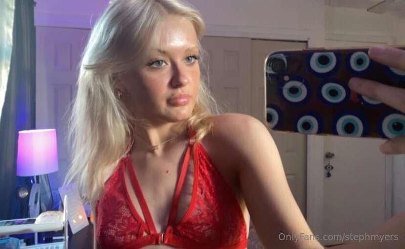 i love to send tittie pics !! messege me if u like to receiv..