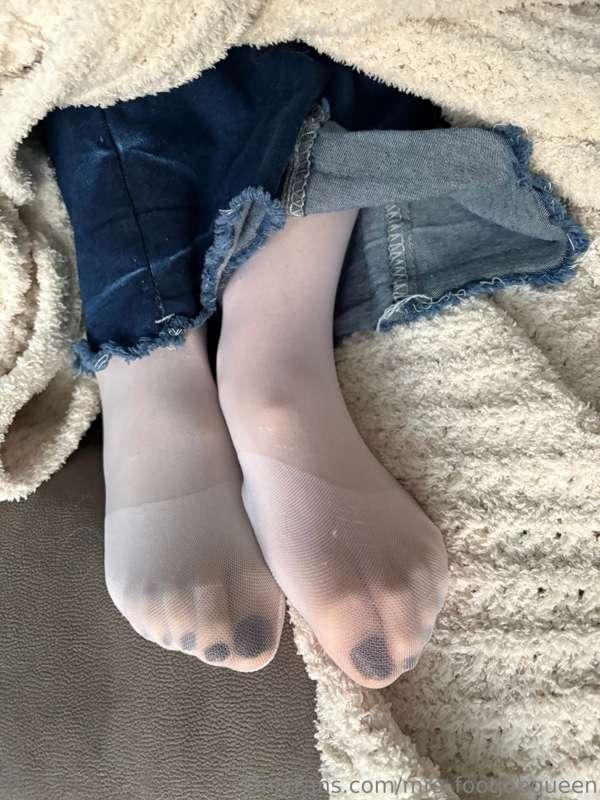 mrs_footjobqueen image #3