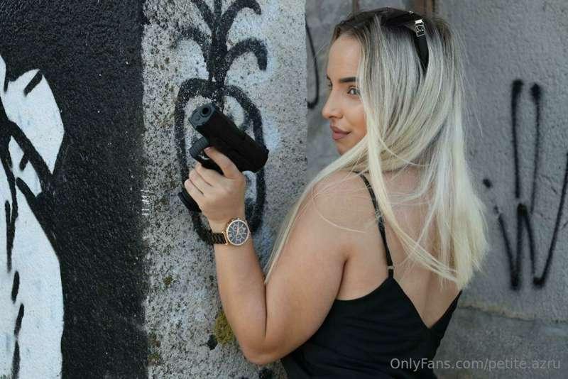 Se pare ca unul din abonatii mei m-a vazut cand am iesit afa..