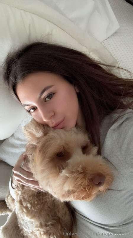 i just wanna stay in bed and cuddle 🙈