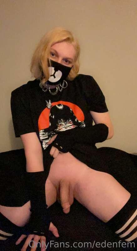 Thinking of getting bangs

Also, wanna get banged?