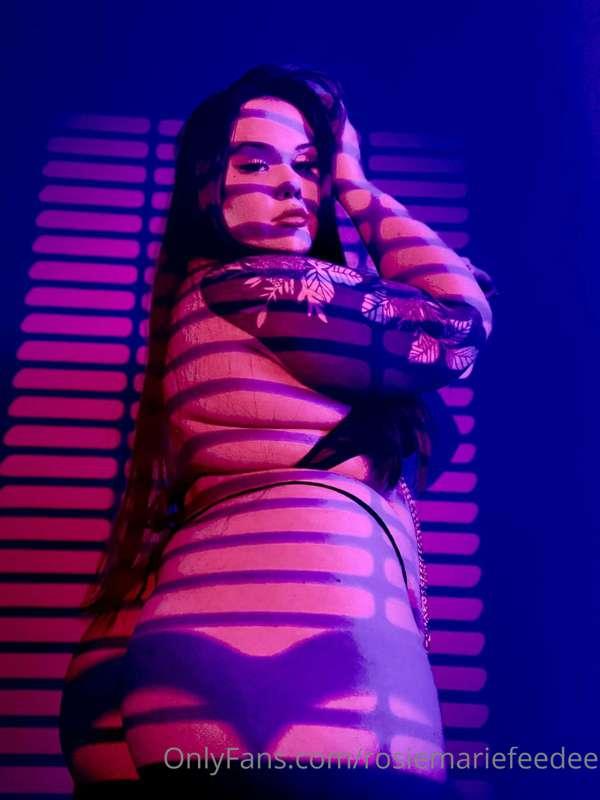 Would you caress my curves?