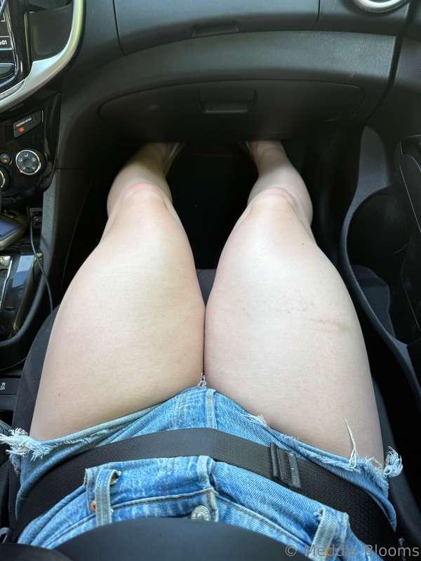 Damn my thighs are thick lol 