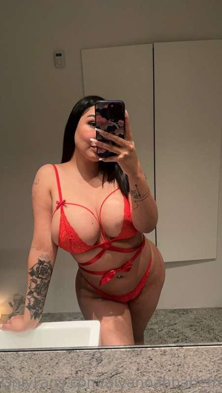 Unlock the rest 💦
3 pics 
2 vids