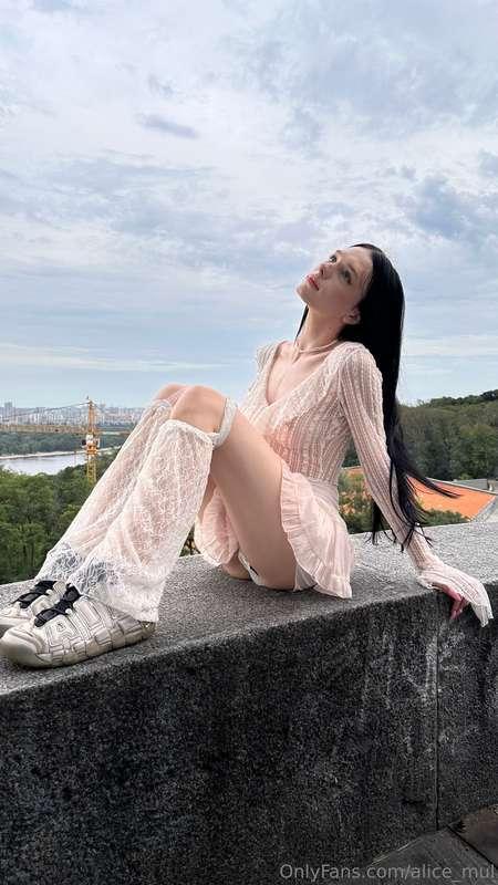 I wish I had wings.. To be free like a bird 🕊️