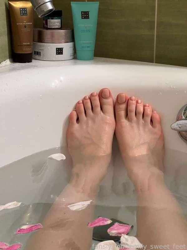 emily_sweet_feet image #1