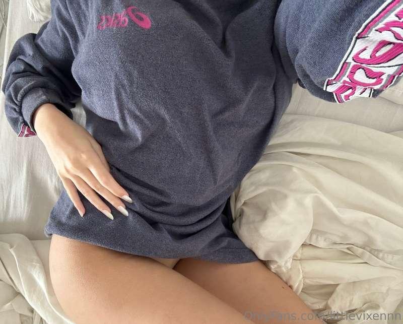 pov you leave your sweater at my house and I send you pics o..